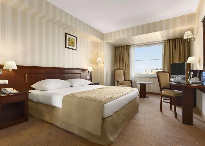 Deluxe Queen Room