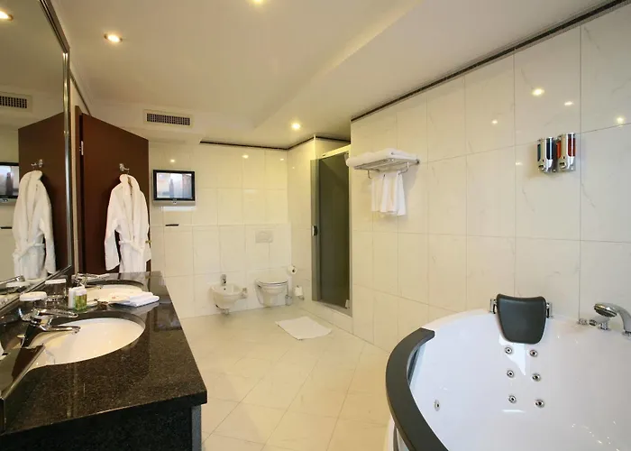Upgraded King Suite